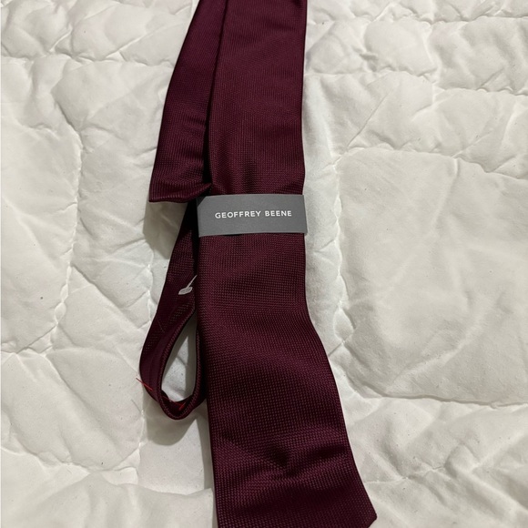 Geoffrey‎ Beene Burgundy Tie - Picture 1 of 3